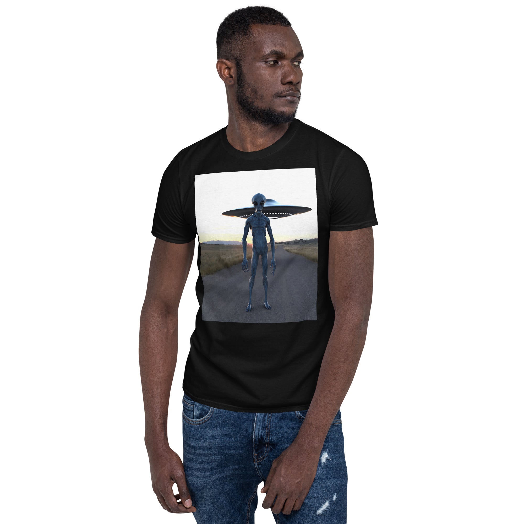 T-Shirt | Gildan 64000 | Alien Visitor